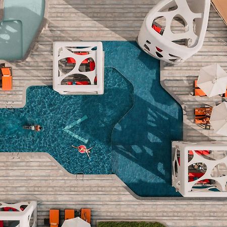 V Hotel Dubai, Curio Collection By Hilton Exteriér fotografie 3D rendering of a pool