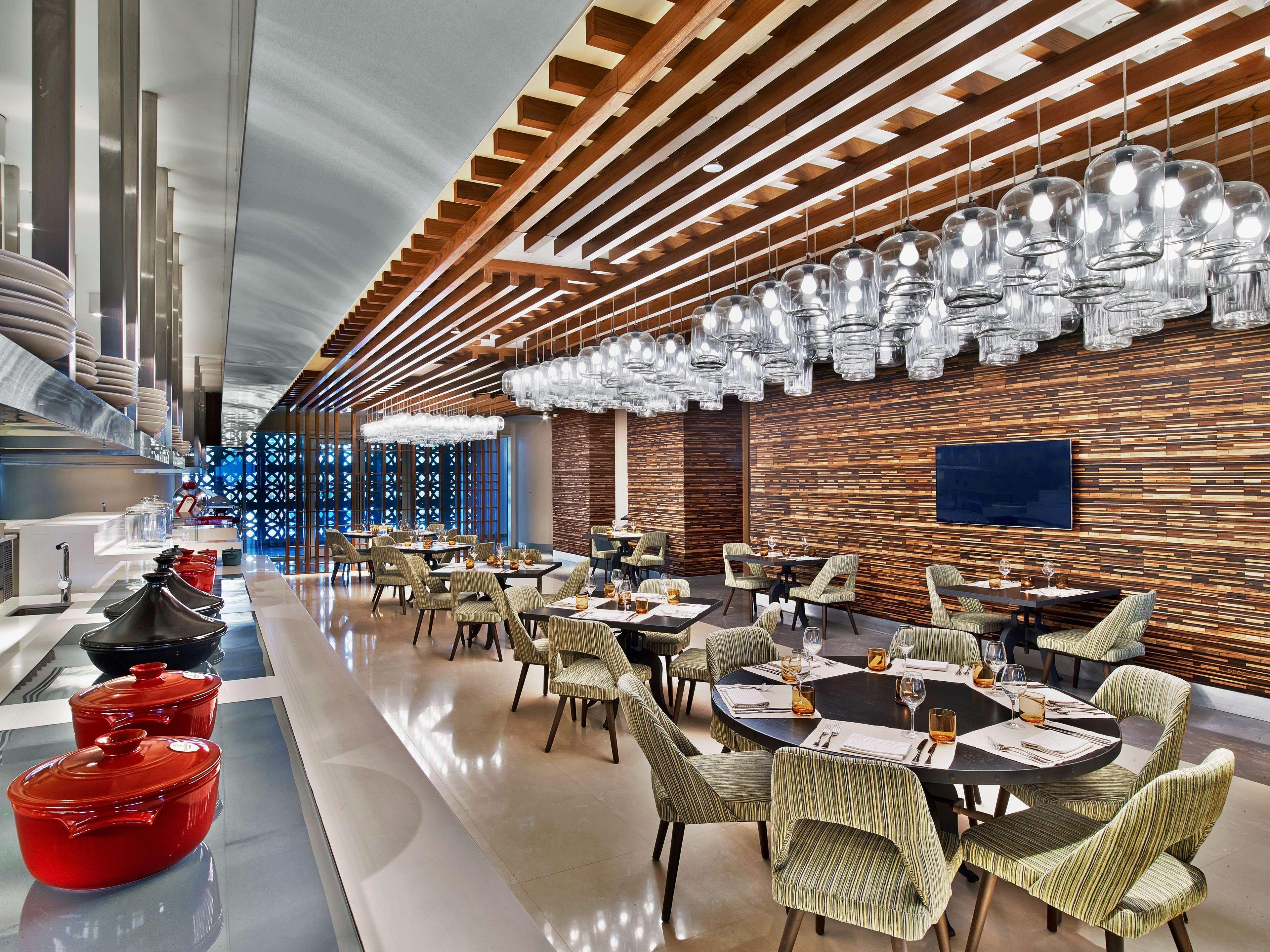 V Hotel Dubai, Curio Collection By Hilton Exteriér fotografie The restaurant